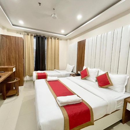 Hotel Shree Radha Krishna فاراناسي المظهر الخارجي الصورة