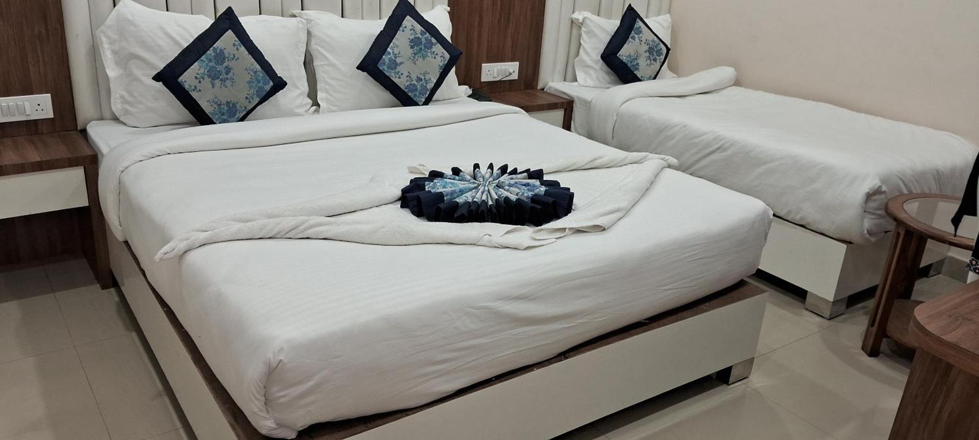 Hotel Shree Radha Krishna فاراناسي المظهر الخارجي الصورة