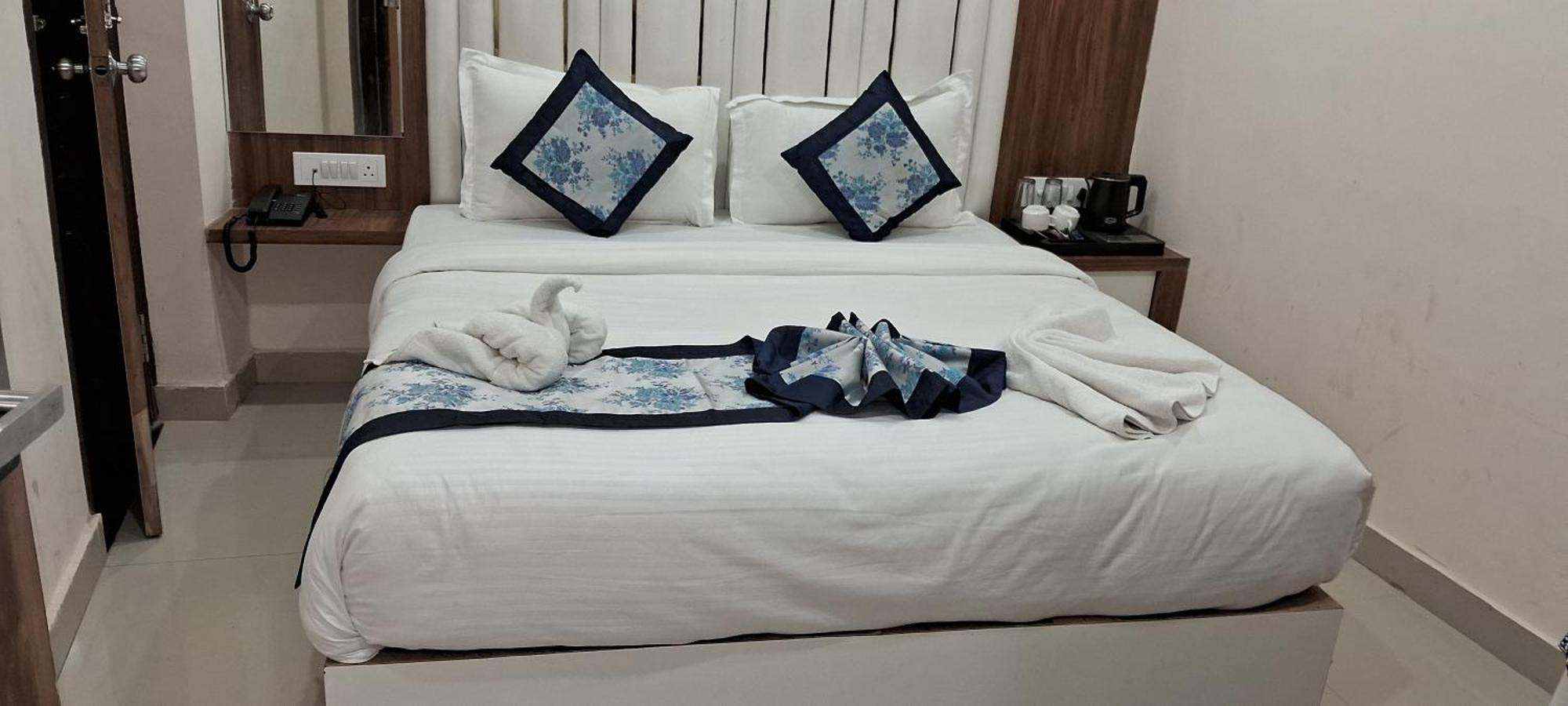 Hotel Shree Radha Krishna فاراناسي المظهر الخارجي الصورة