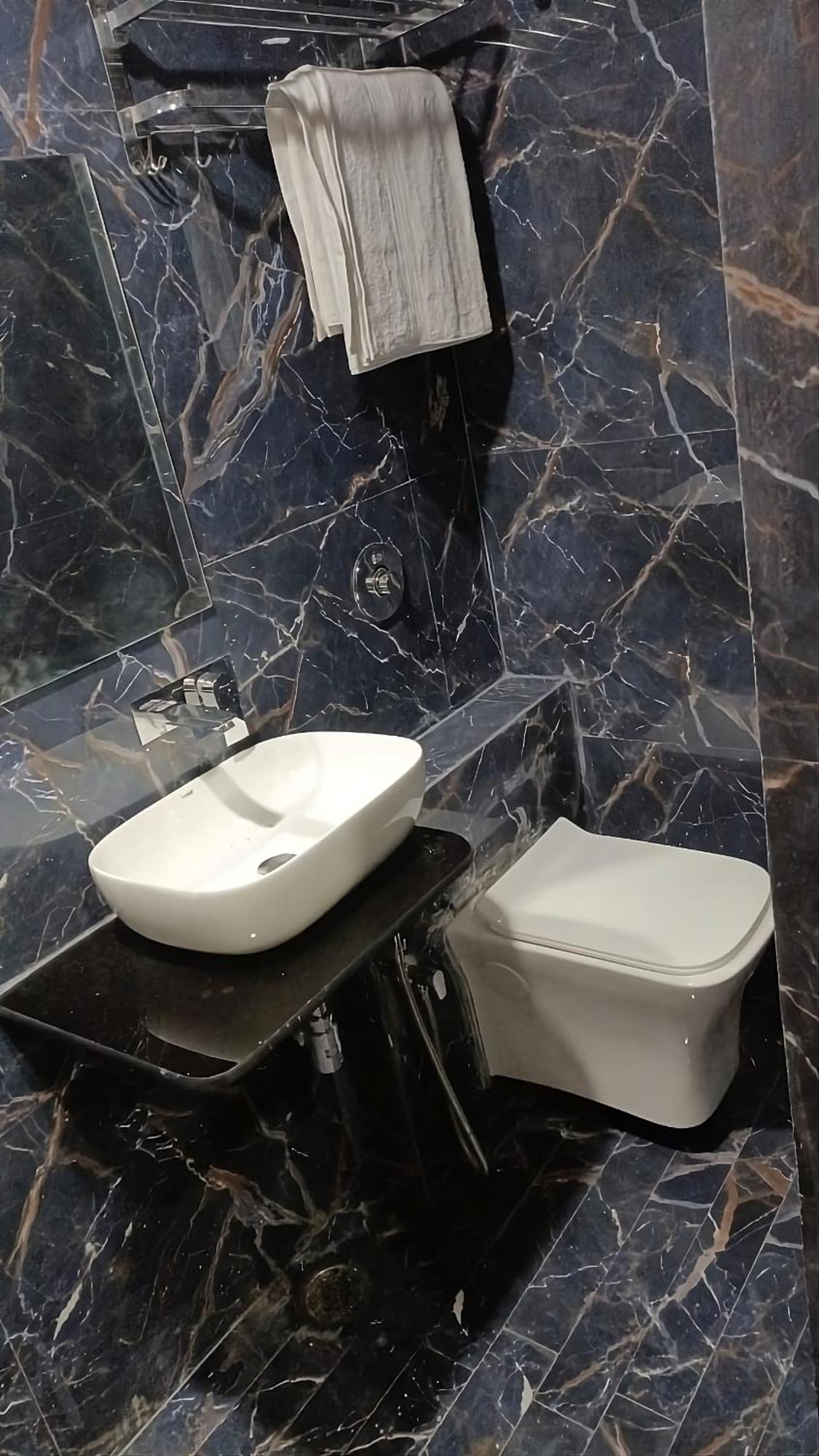 Hotel Shree Radha Krishna فاراناسي المظهر الخارجي الصورة