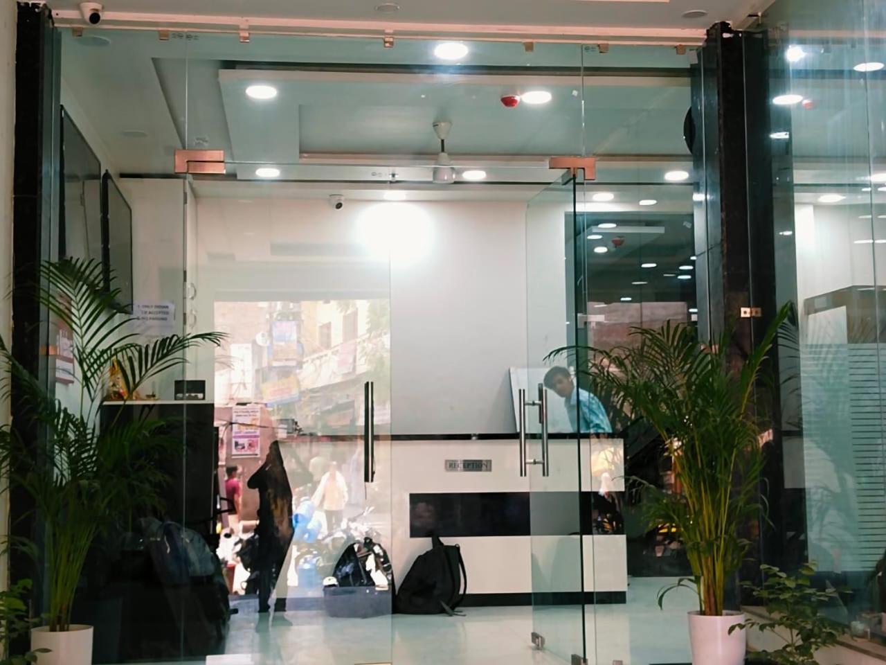 Hotel Shree Radha Krishna فاراناسي المظهر الخارجي الصورة