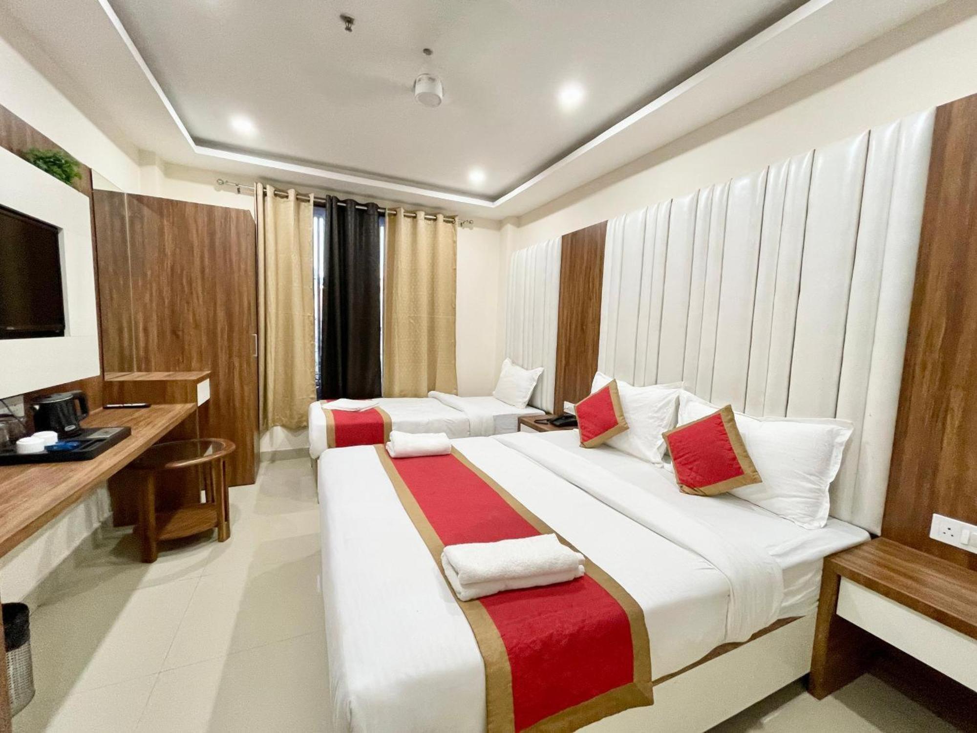 Hotel Shree Radha Krishna فاراناسي المظهر الخارجي الصورة