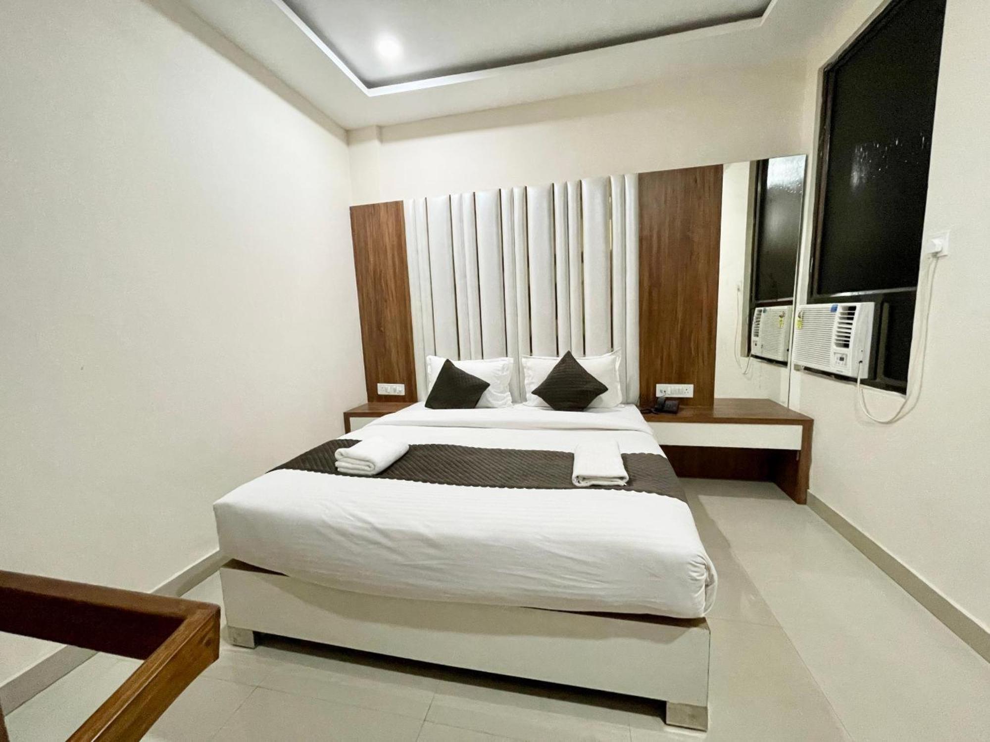 Hotel Shree Radha Krishna فاراناسي المظهر الخارجي الصورة