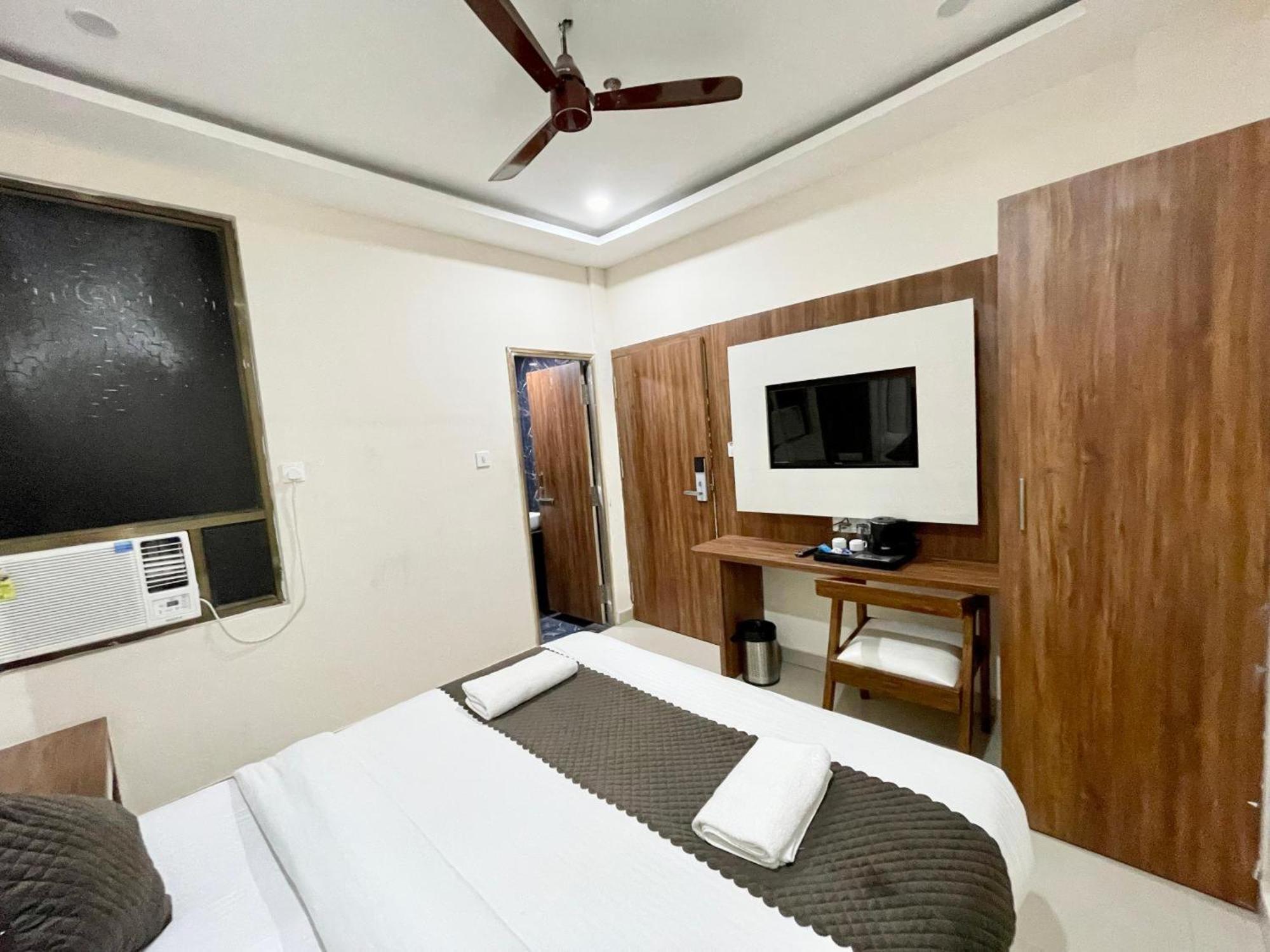 Hotel Shree Radha Krishna فاراناسي المظهر الخارجي الصورة