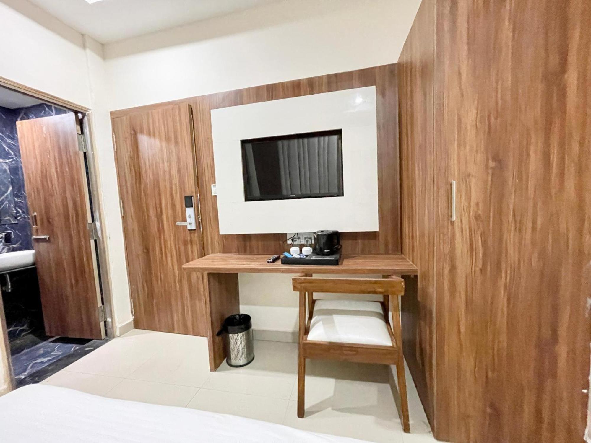 Hotel Shree Radha Krishna فاراناسي المظهر الخارجي الصورة