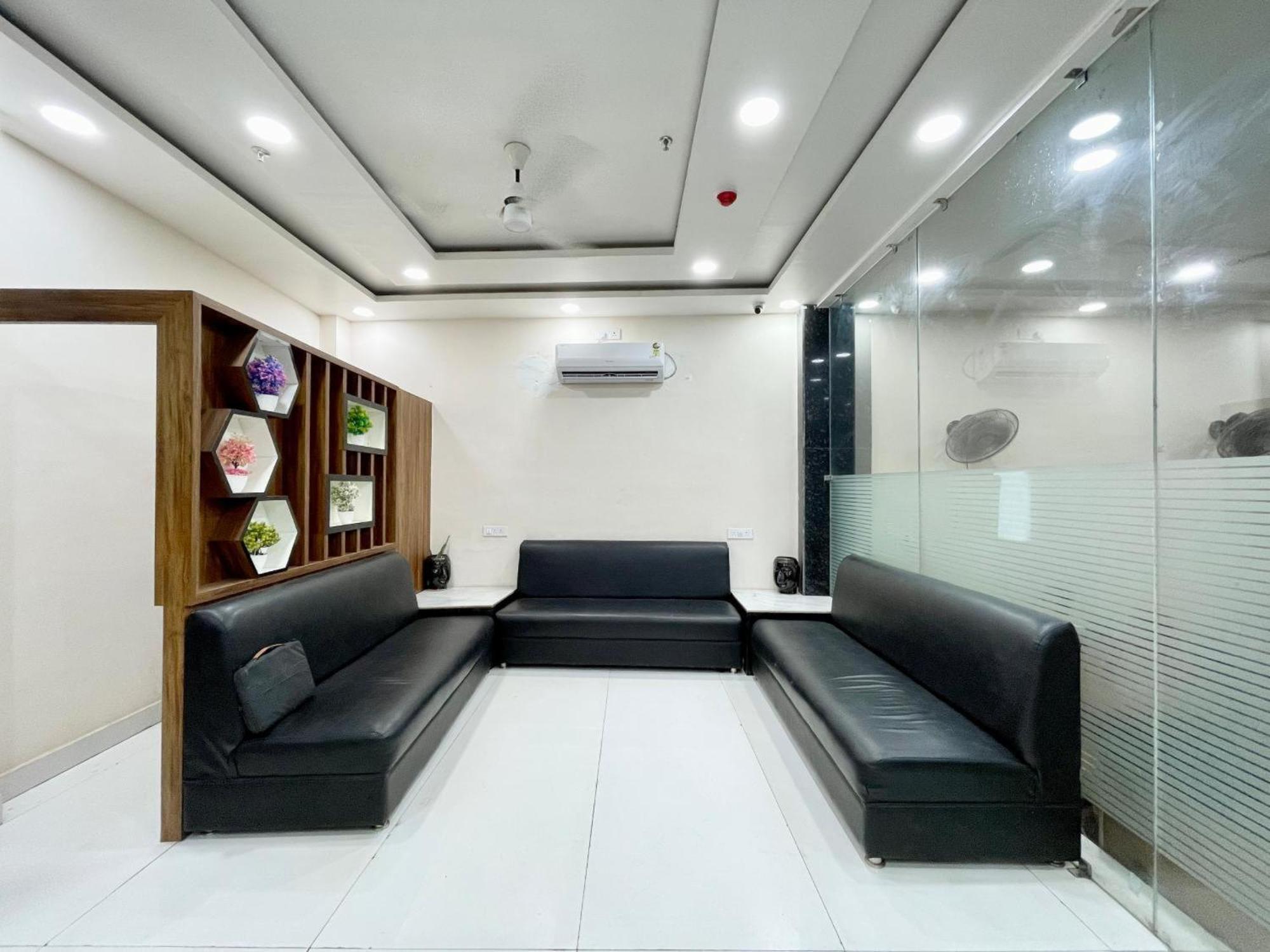 Hotel Shree Radha Krishna فاراناسي المظهر الخارجي الصورة