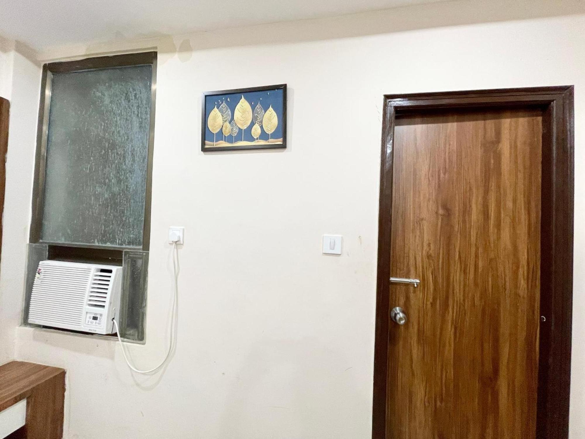 Hotel Shree Radha Krishna فاراناسي المظهر الخارجي الصورة